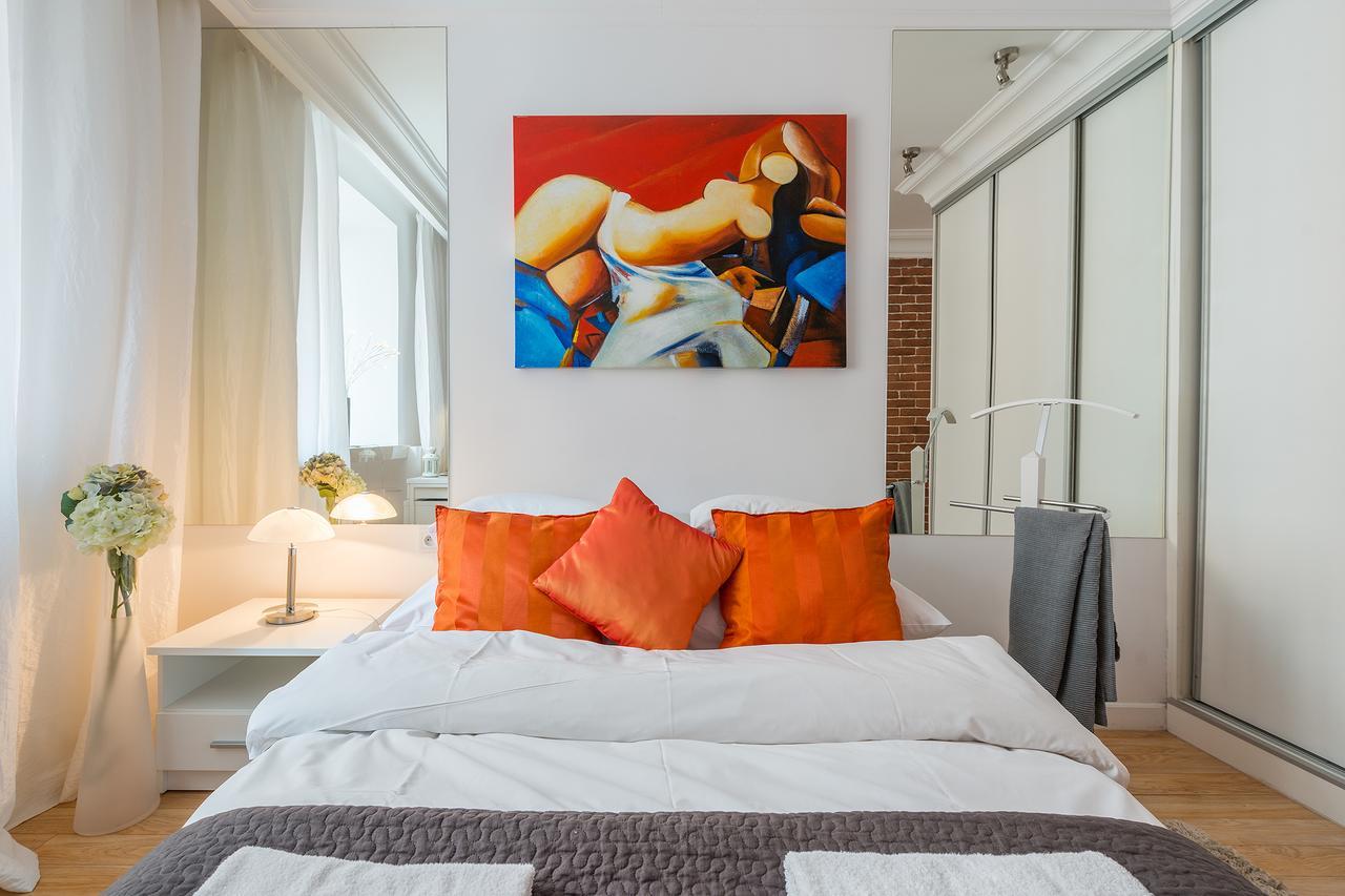 P&O Serviced Apartments Swietojanska Warsaw Exterior photo